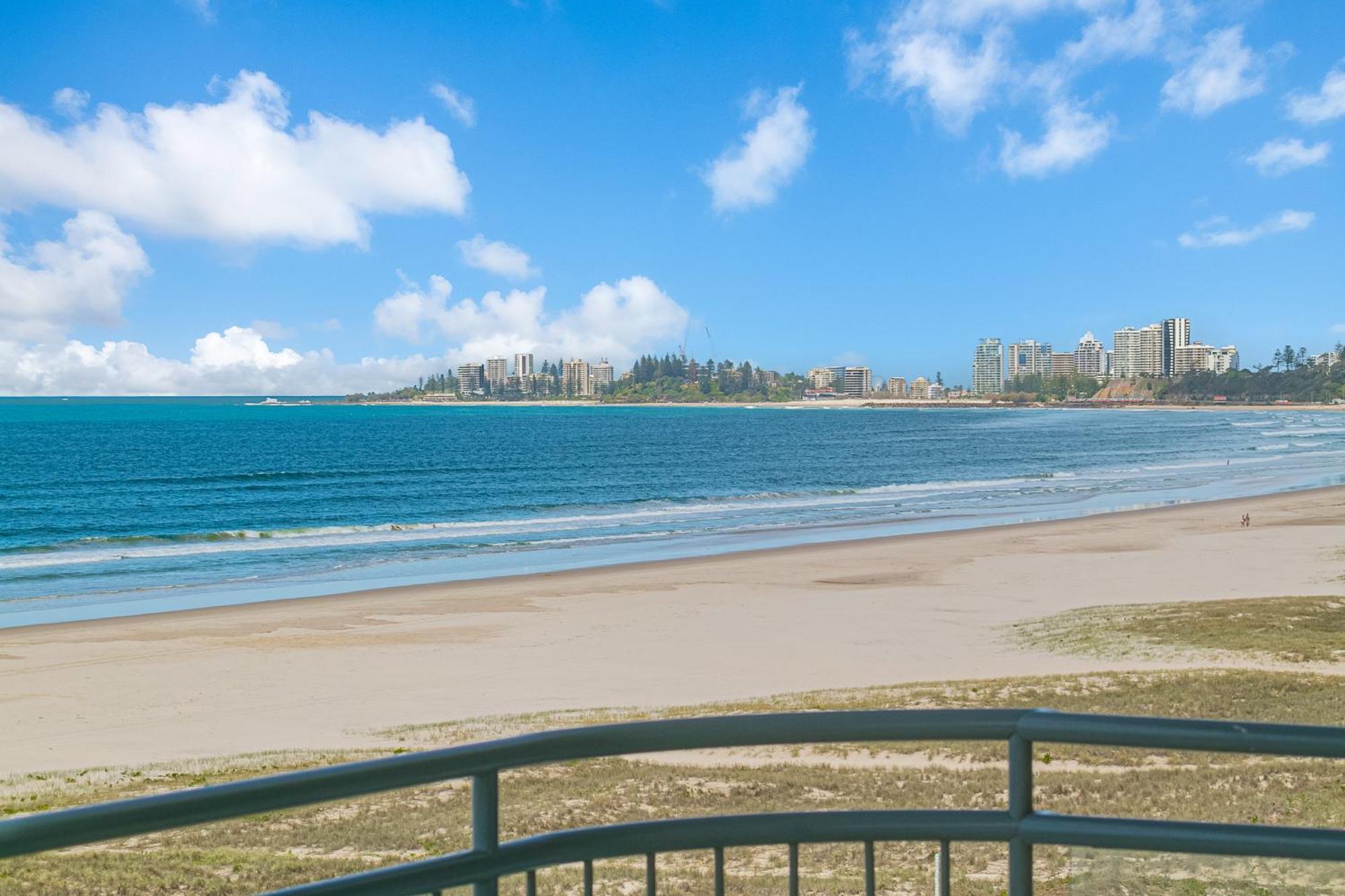 Oceanside Resort - Absolute Beachfront Apartments Голд-Кост Экстерьер фото
