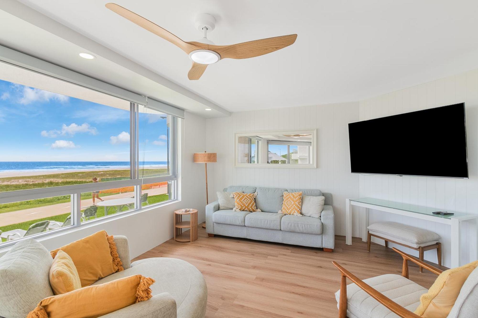 Oceanside Resort - Absolute Beachfront Apartments Голд-Кост Экстерьер фото